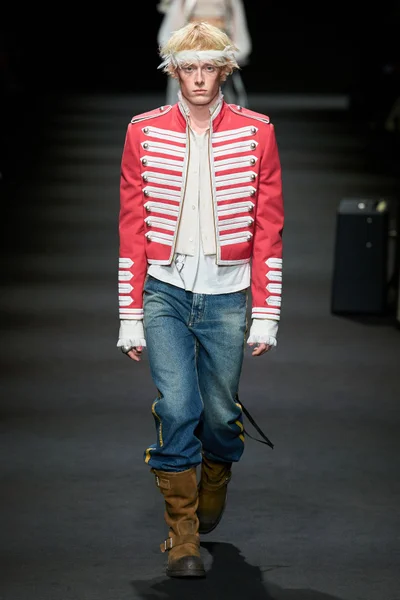 Look 18